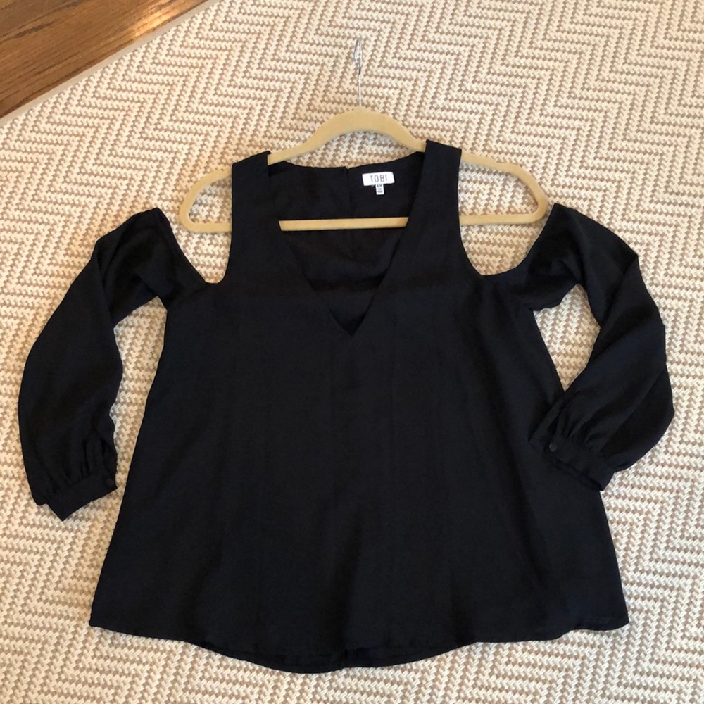 Black shoulderless top